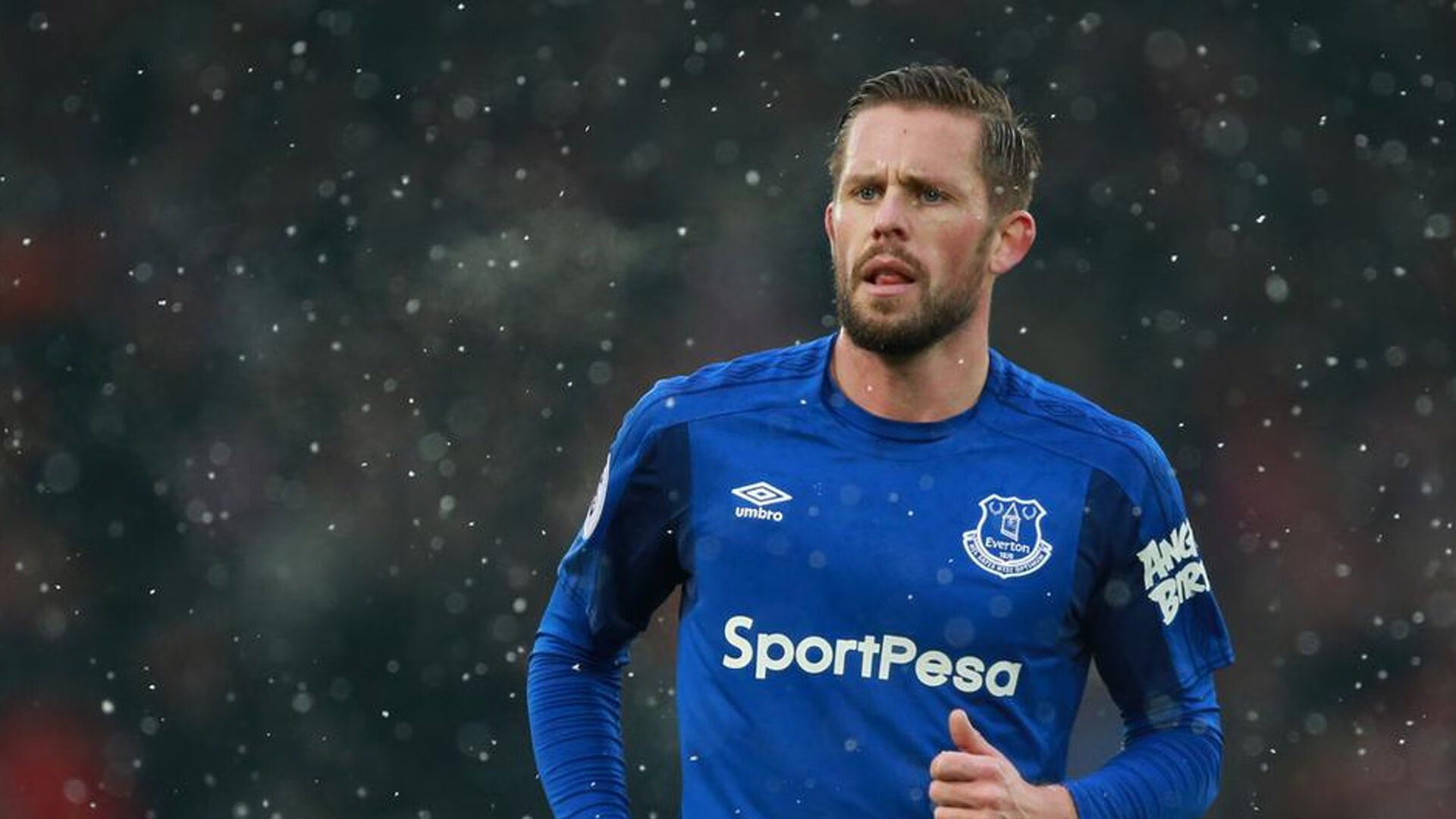 热刺欧联杯冠军门将怀特曼挂靴，转行做摄影师有模有样，曼联 怀特塞德