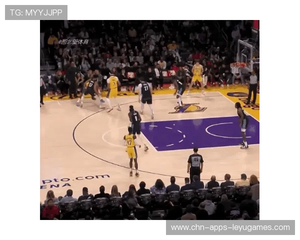 NBA湖人连续挡拆打开线路,进攻选择变得更自由